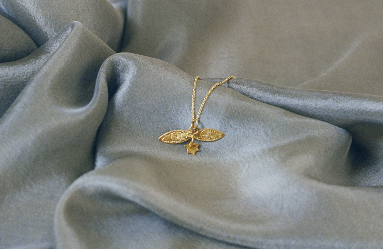 Apres Ski Vista Gold Pendant