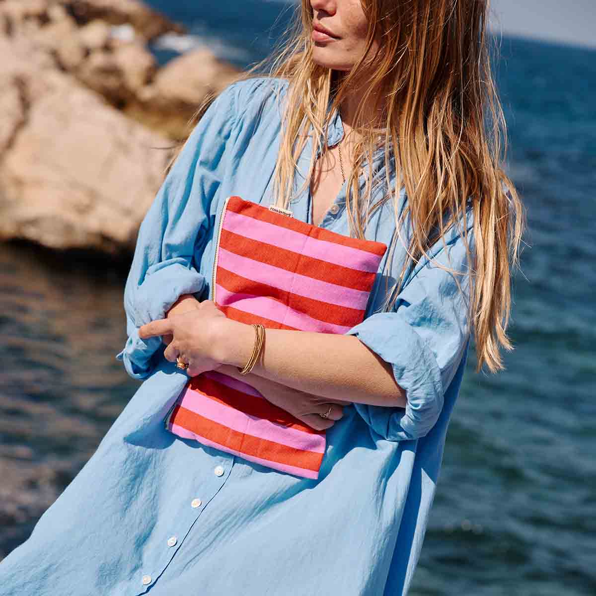 LILI FLAT POUCH STRIPES ORCHID / TOMATO: ORCHID / TOMATO