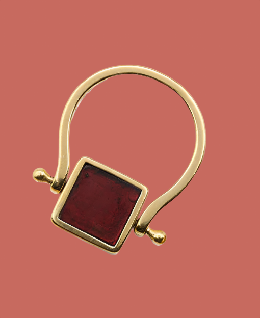 LA21 Paris Rhaenira Garnet Pivot Ring