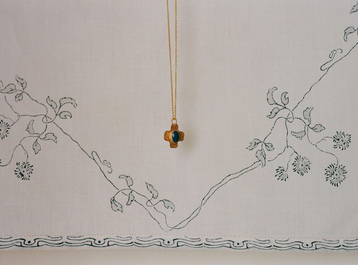 Apres Ski Nuit Gold Pendant