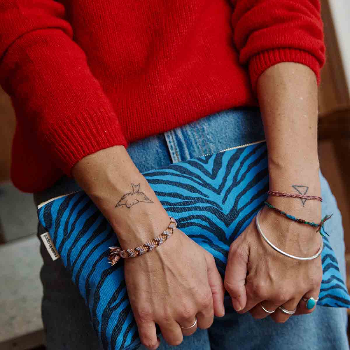 LILI FLAT POUCH ZEBROU GREEK BLUE: GREEK BLUE / ZEBROU